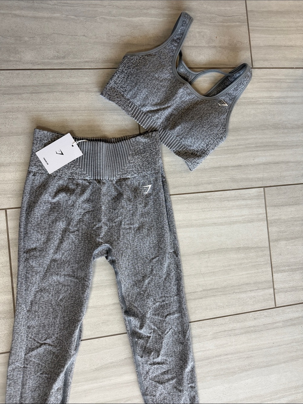 Gymshark - Seamless Ribbed Sports Bra & Leggings Set 
Color: Grey (never worn)